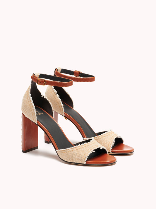 Sandales à talons hauts Valentina Luc en toile beige foncé - Maison Skorpios par Adriana Abascal