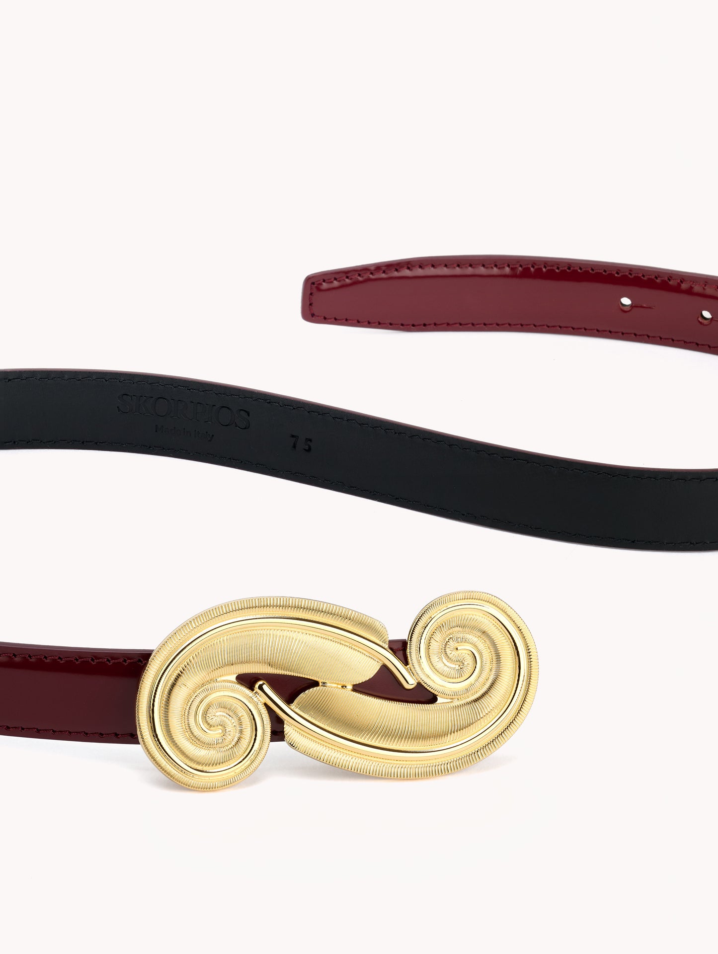 Luxury belt with original feather buckle made in burgundy glossy leather Maison Skorpios by Adriana Abascal