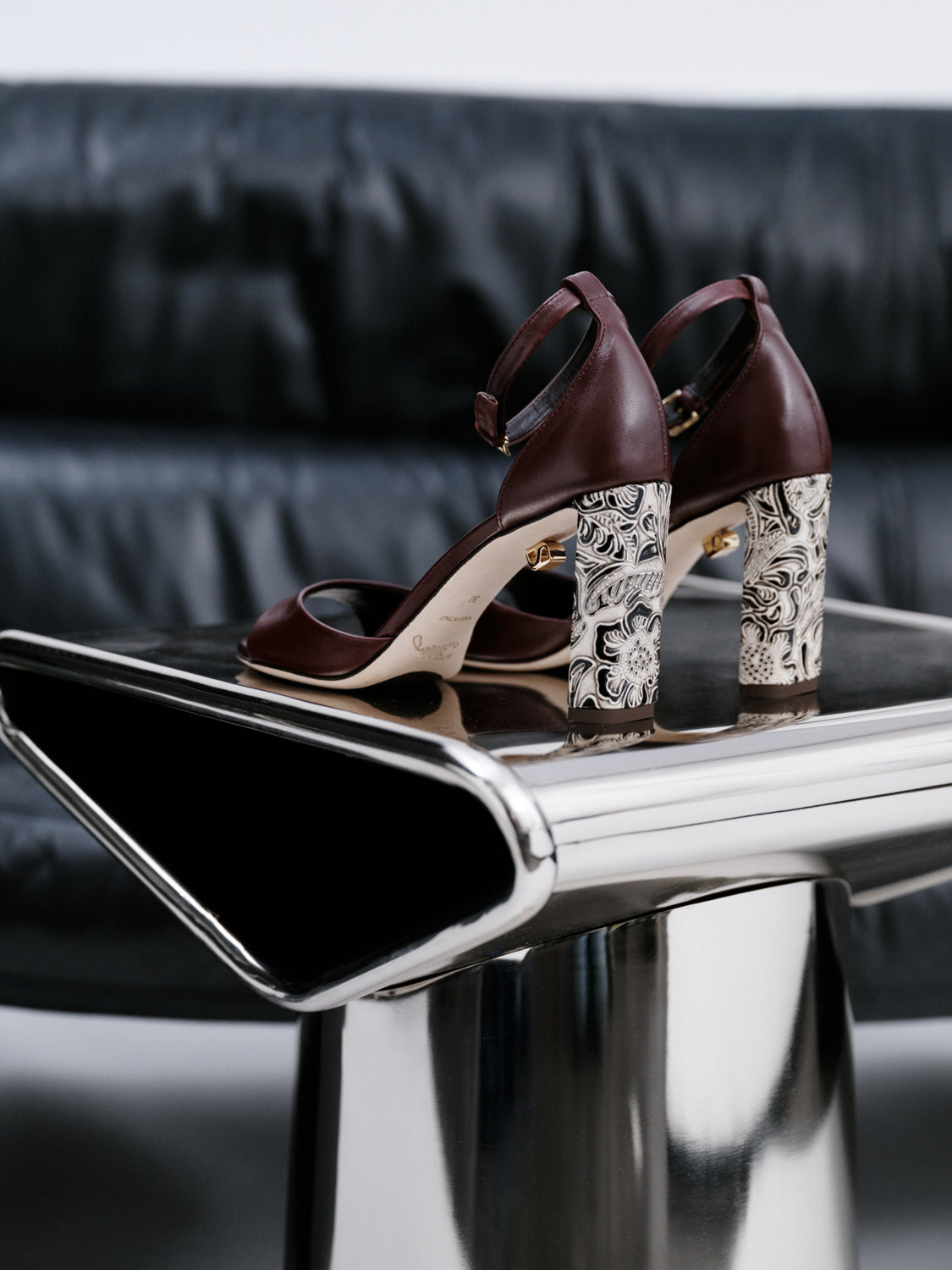 Sandali Valentina in pelle bordeaux con tacco alto in rilievo