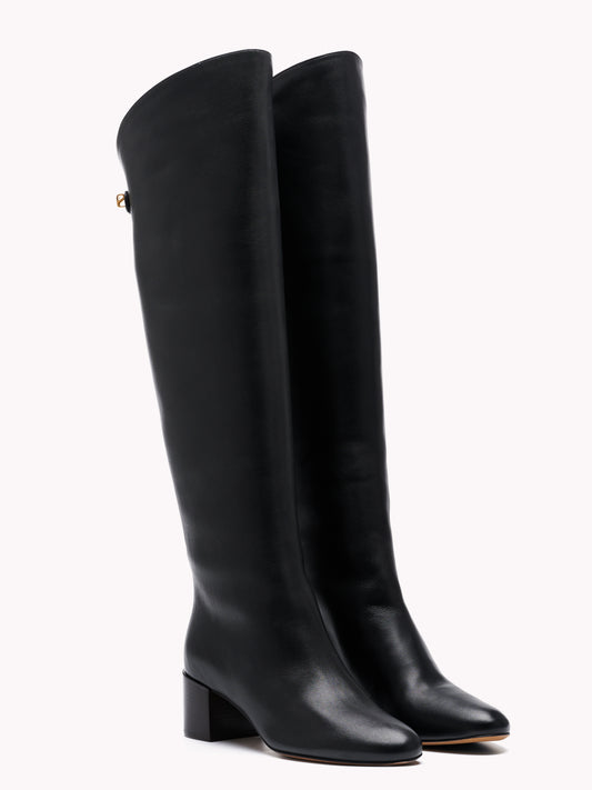 luxury black leather boots with mid heels maison skorpios by adriana abascal Emanuele filiberto