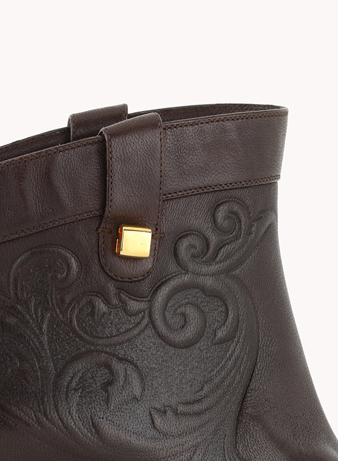 embossed brown leather west boots maison skorpios by adriana abascal Filiberto de Saboya