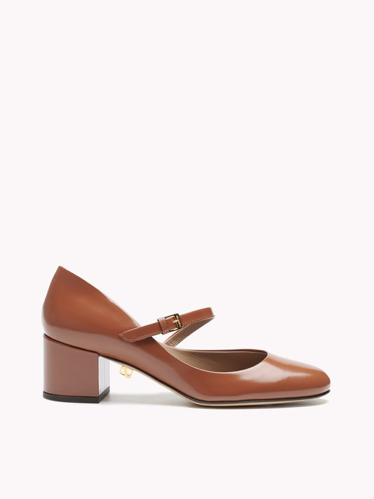Brown mary jane in glossy leather. Maison Skorpios by Adriana Abascal filiberto di savoia