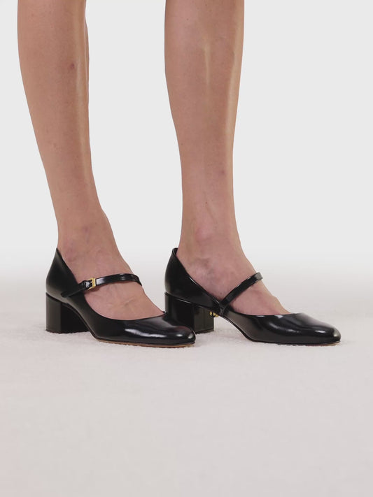 Babies mary jane en cuir noir brillant par Adriana Abascal Clotilde Courau Emmanuel de savoie