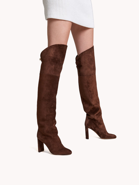 Bottes cuissardes à talons hauts Marylin en daim marron - Maison Skorpios par Adriana Abascal
