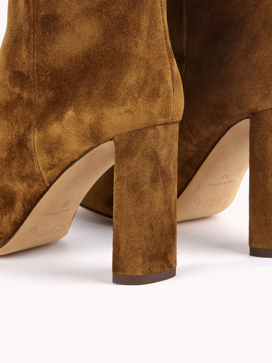 high heel ankle boots in cashmere brown suede maison skorpios by adriana abascal emanuele filiberto di Savoia