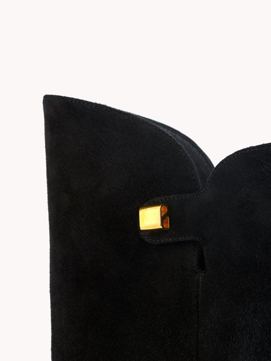 chic ankle boots in black suede with high heel maison skorpios by adriana abascal emanuele filiberto di Savoia