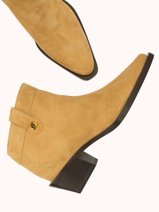 Stivali western casual Alexandra in camoscio beige - Maison Skorpios di Adriana Abascal