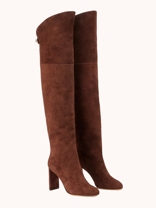 Bottes cuissardes à talons hauts Marylin en daim marron - Maison Skorpios par Adriana Abascal