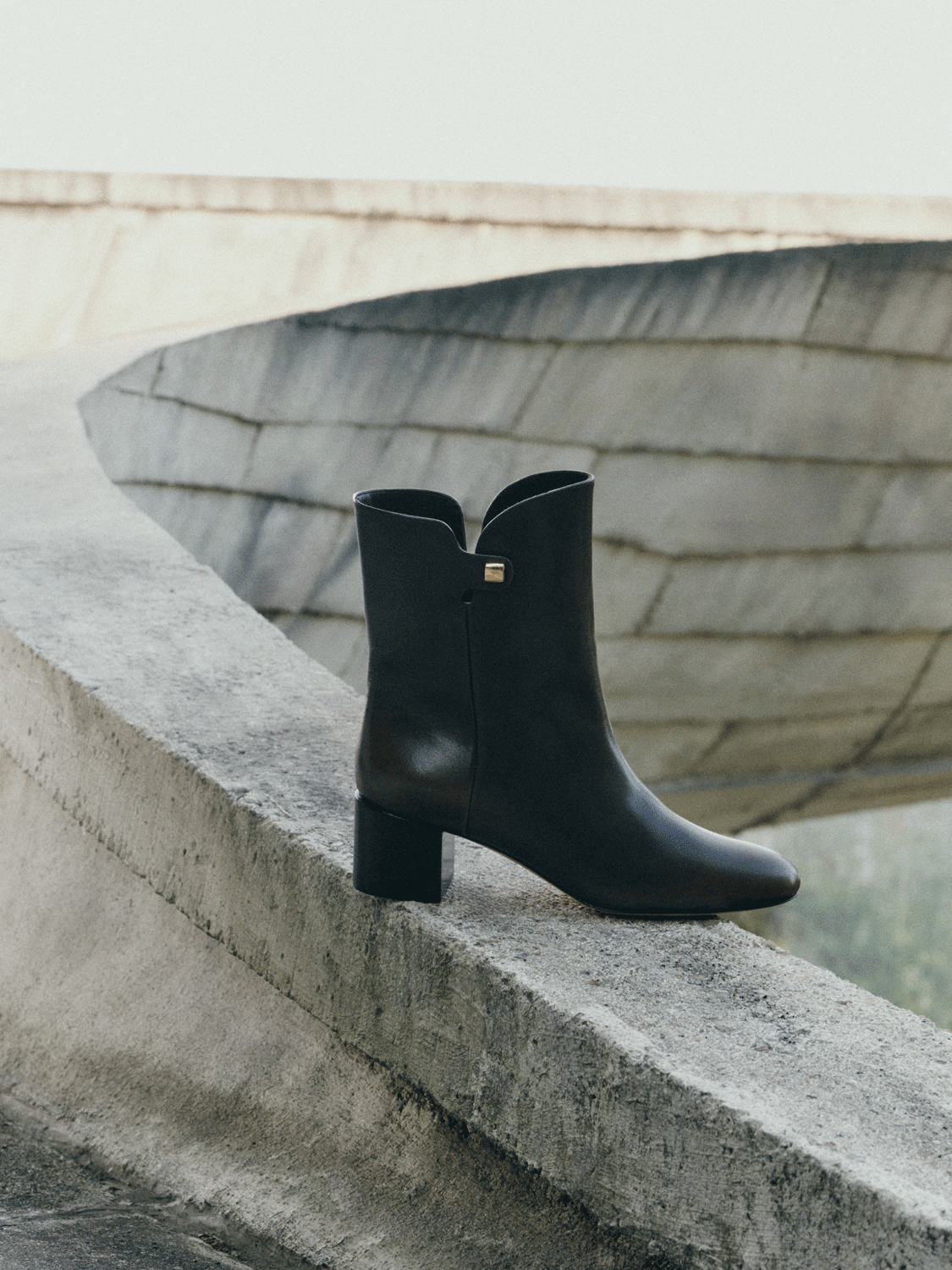 elegant ankle leather boots skorpios