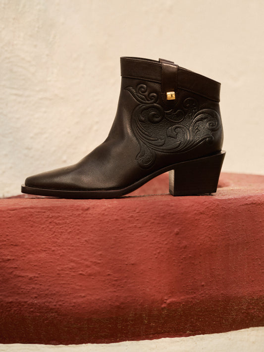 luxury brown leather santiag boots maison skorpios by adriana abascal Filiberto de Saboya