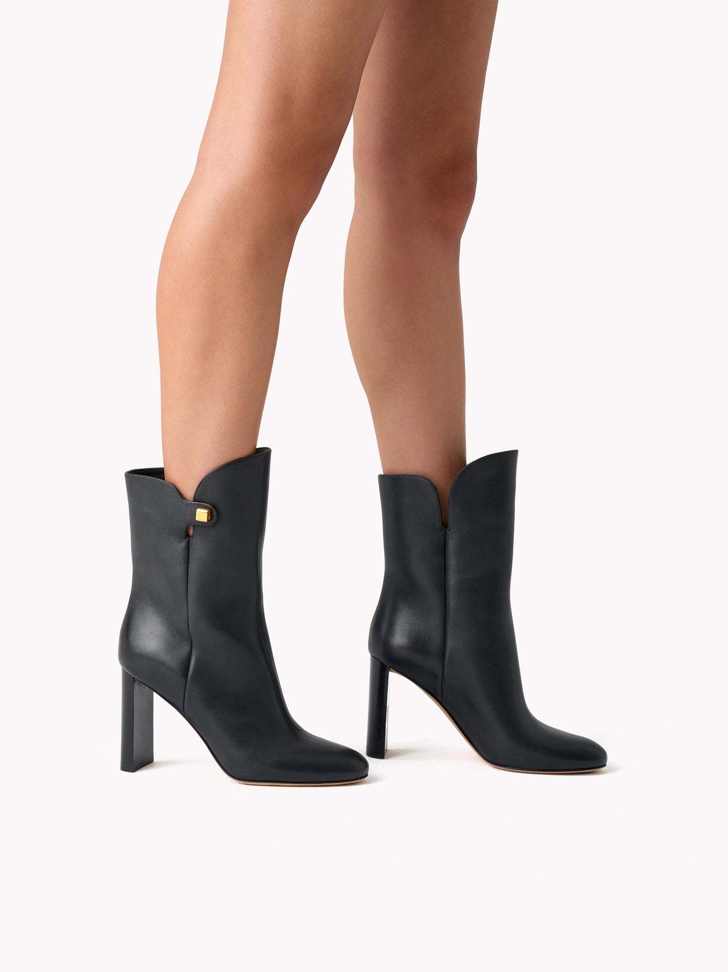 sophisticated high-heel black leather ankle boots skorpios
