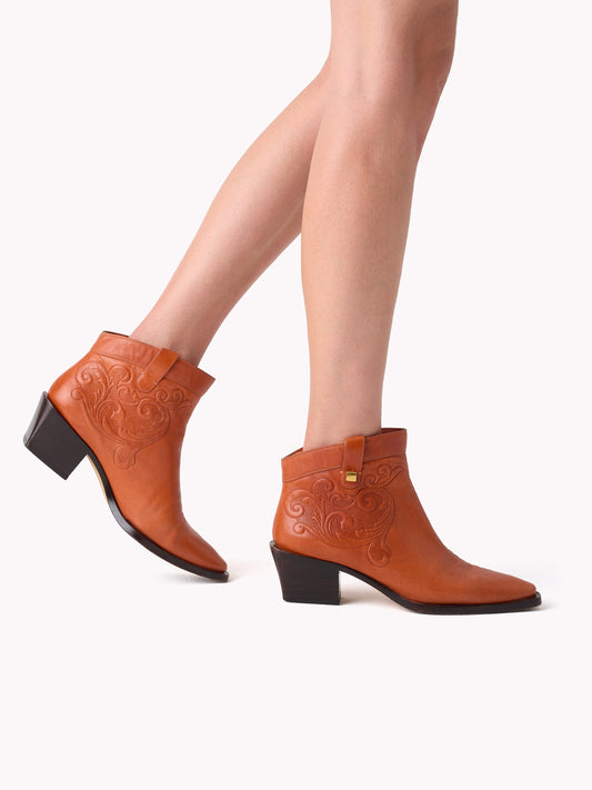 brown western leather low boots maison skorpios by adriana abascal Filiberto de Saboya