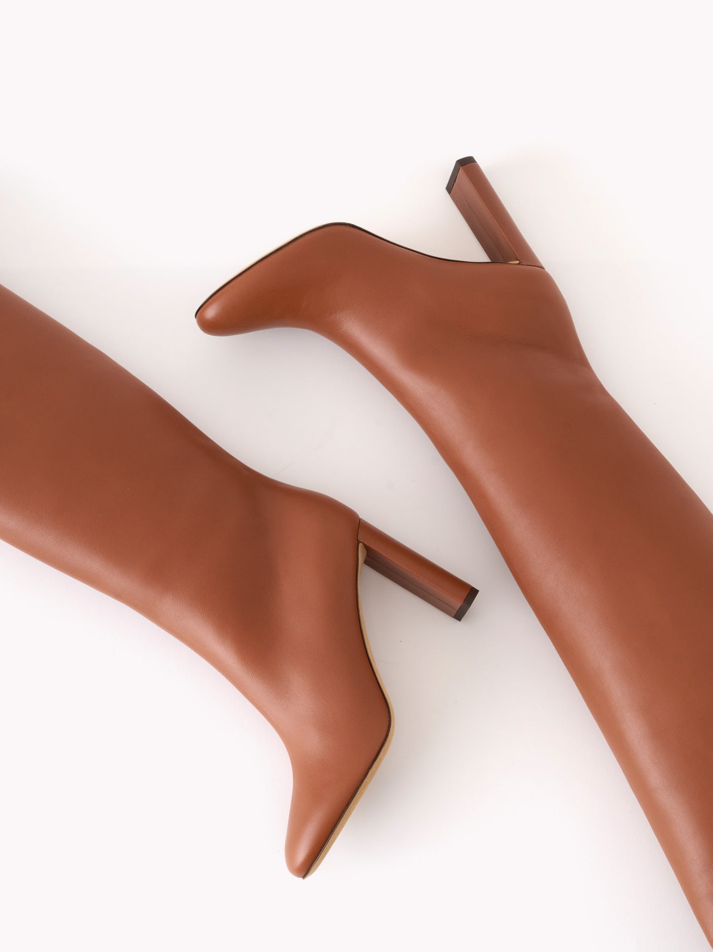 sophisticated brown leather boots with high-heel maison skorpios by adriana abascal emanuele filiberto di Savoia 