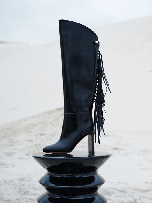 Equestrian designer boots in black leather with fringes, Adriana Abascal, Emanuele filiberto, Filiberto de Saboya, luxe