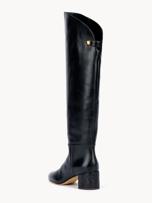 Bottes de luxe en cuir noir avec un talon moyen par Adriana Abascal Clotilde Courau
