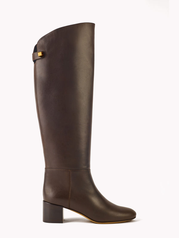 Boots with mid heels in luxury brown leather maison skorpios by adriana abascal Emanuele filiberto