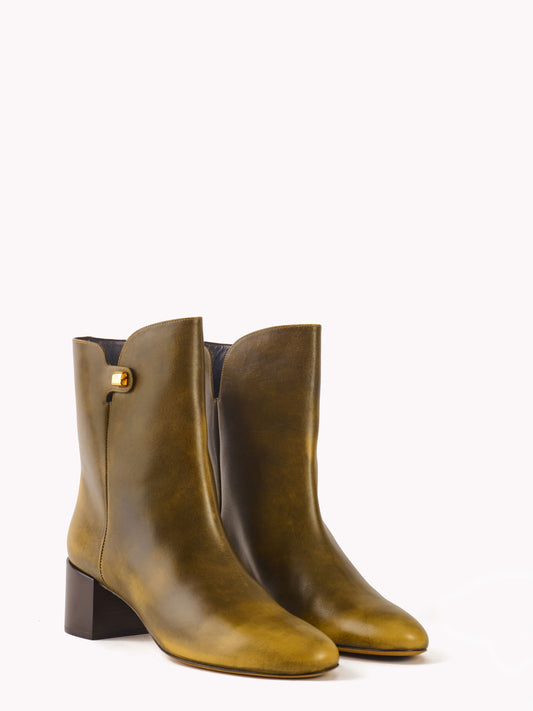 Golden brown leather ankle boots with mid heels maison skorpios by adriana abascal Emanuele filiberto