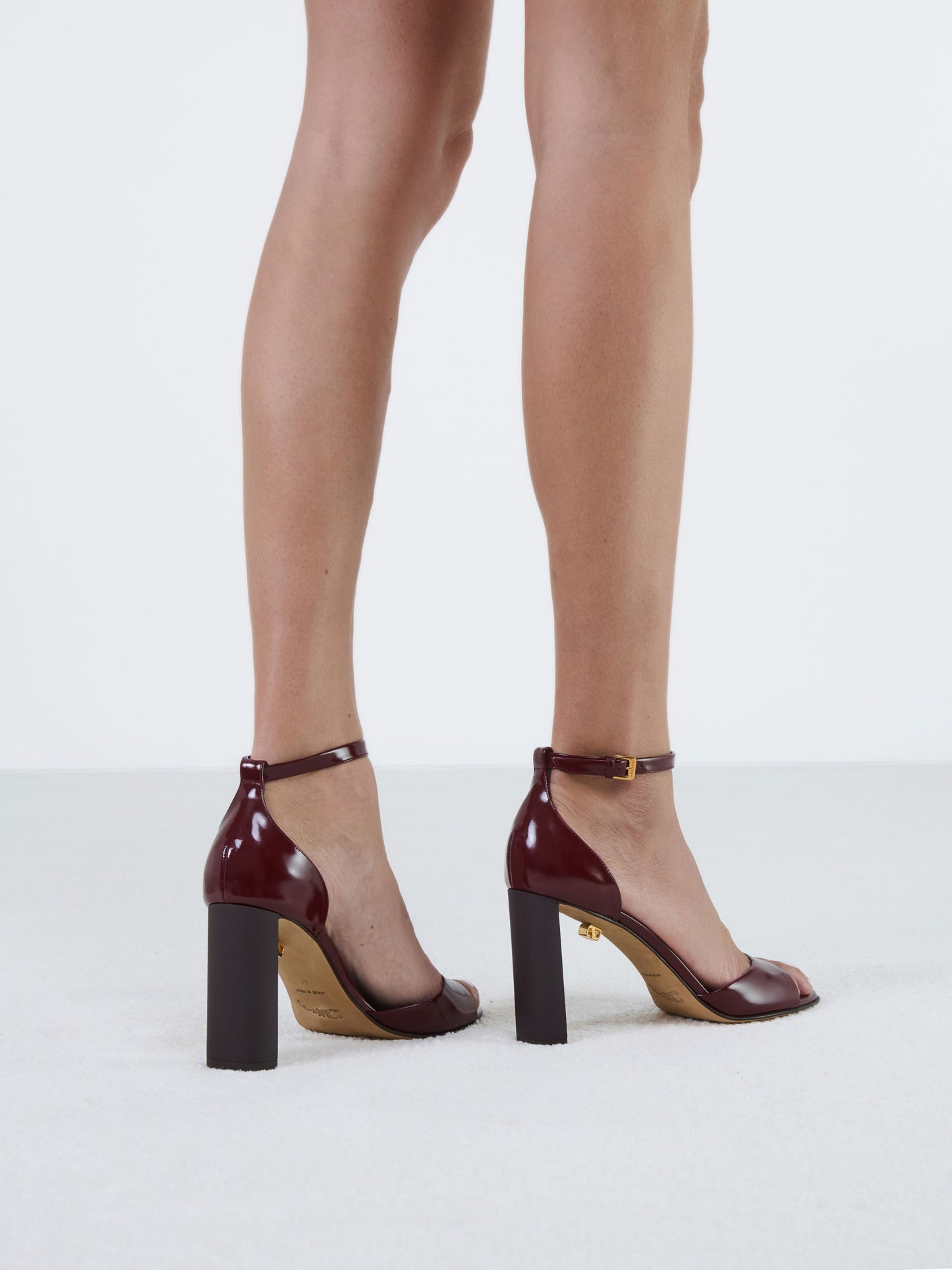 Designer trendy sandals for women. Luxe par Adriana Abascal. Filiberto de Saboya, Emanuele filiberto. Clotilde Courau