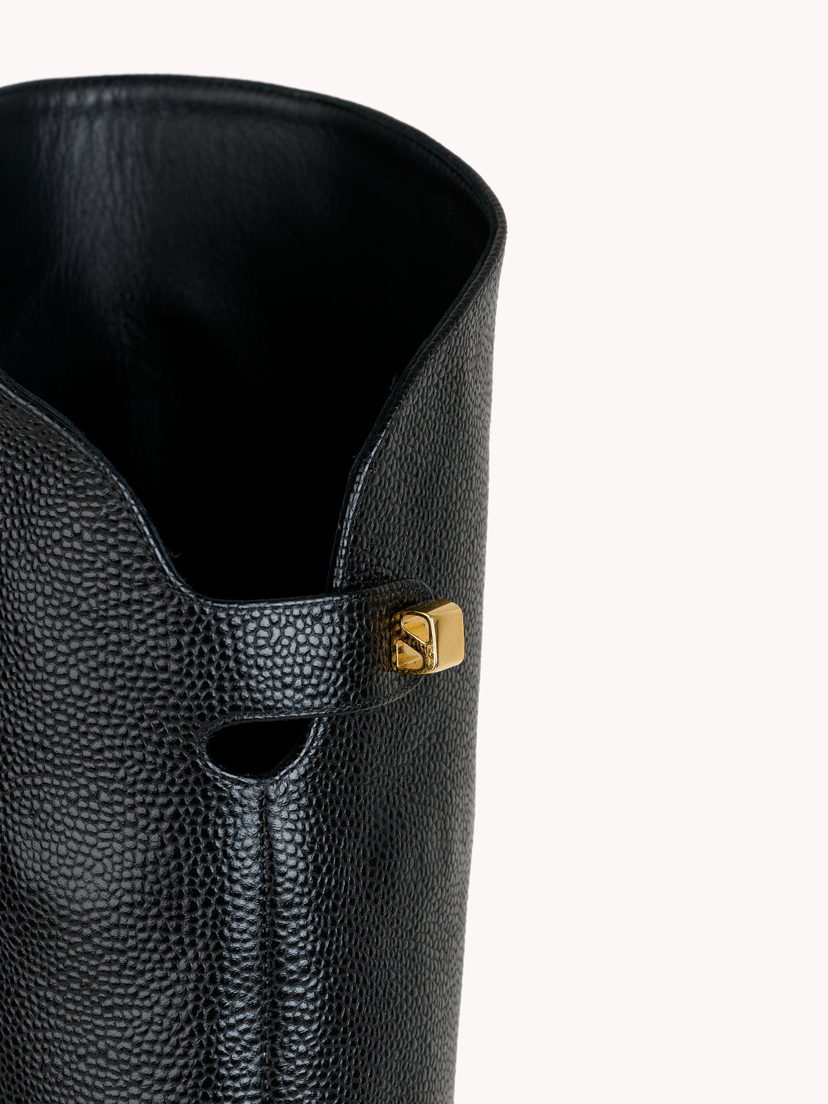 Bottes en cuir grainé mat noires Adry Borgia avec un talon moyen embossé