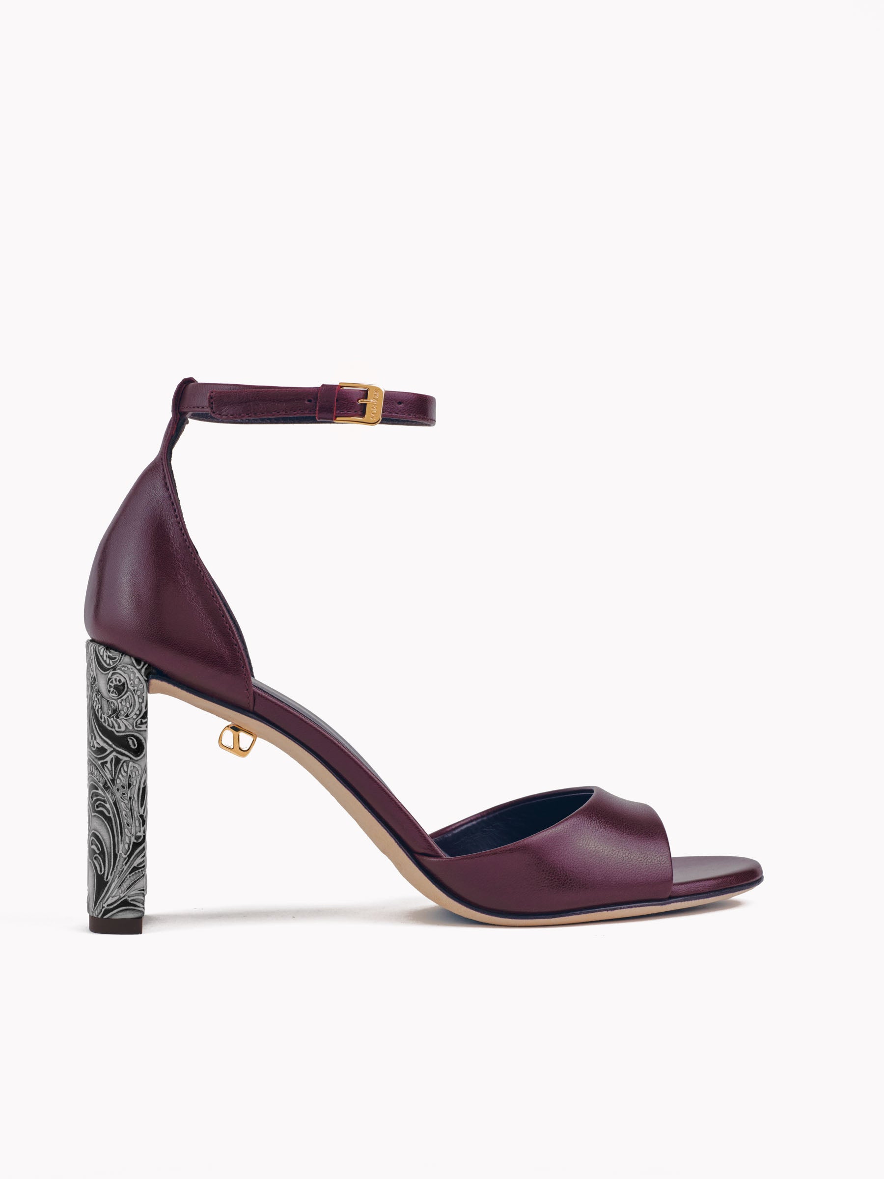 Sandales Valentina en cuir bordeaux avec talon embossé - Maison Skorpios par Adriana Abascal