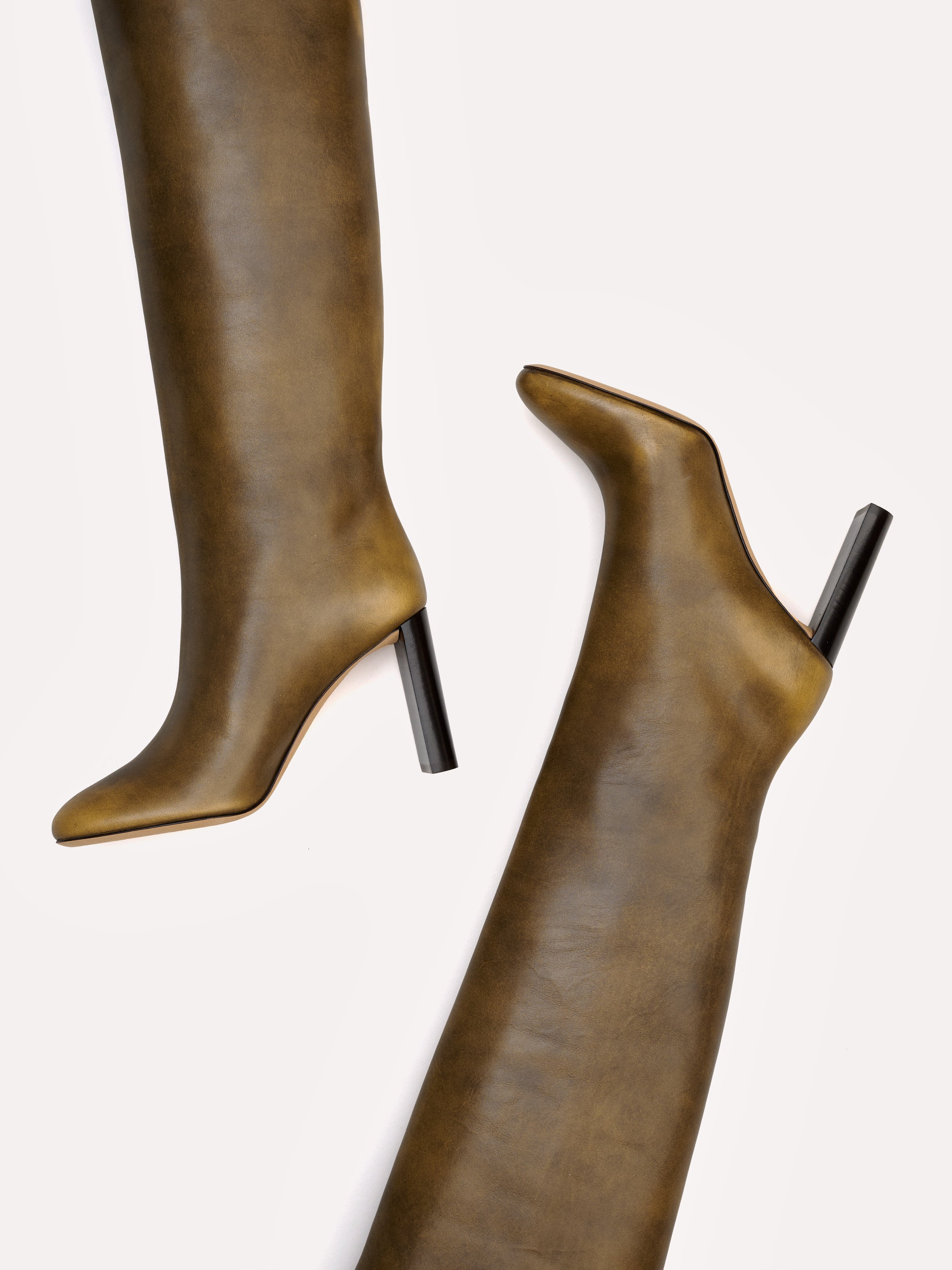 Bottes Adriana en cuir piper brun doré et talon haut - Maison Skorpios par Adriana Abascal