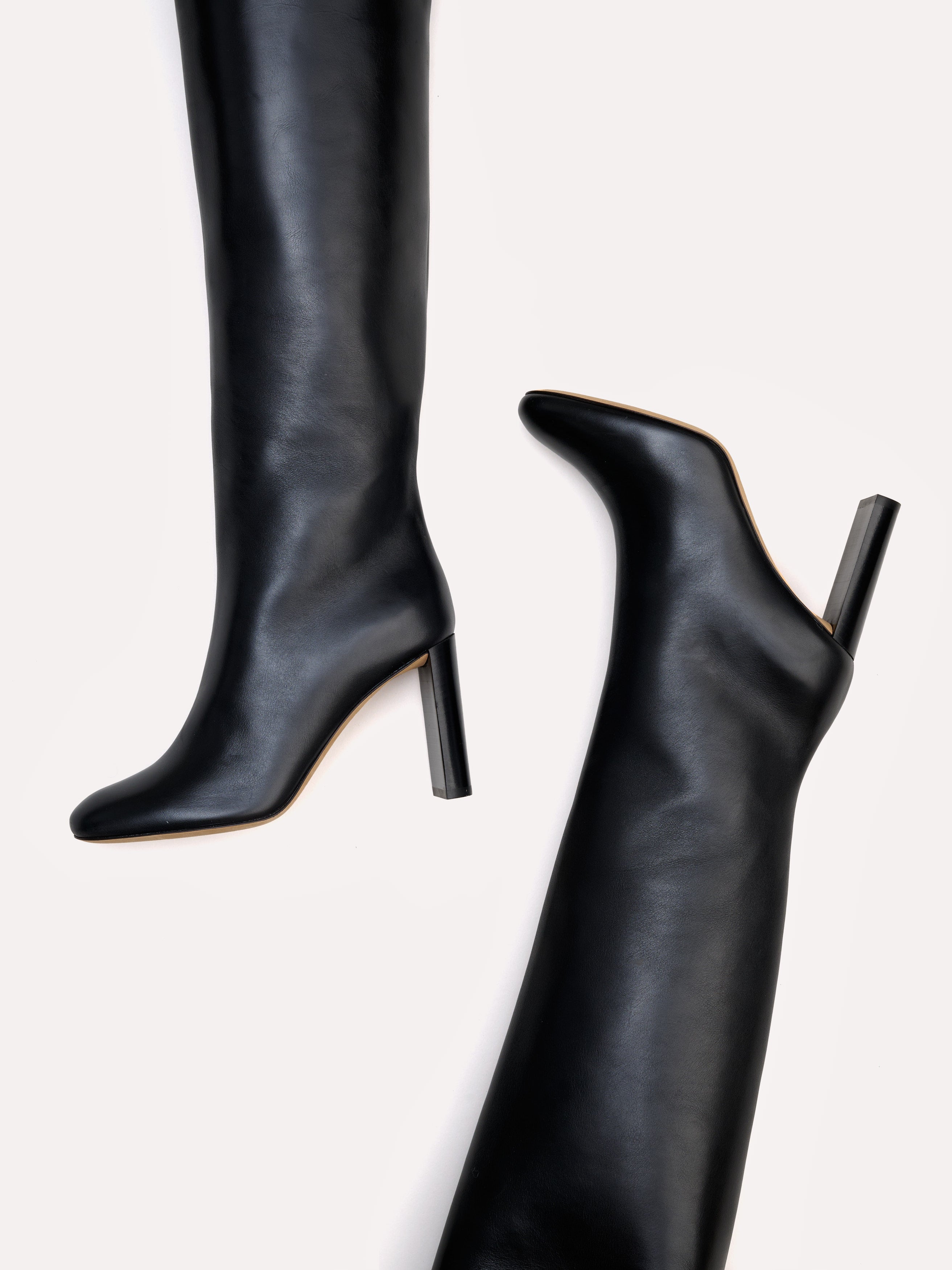 Bottes Adriana en cuir piper noir et talon haut - Maison Skorpios par Adriana Abascal