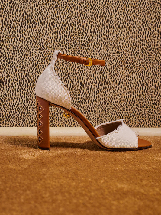 Sandali con tacco Valentina Luc in tela beige chiaro - Maison Skorpios di Adriana Abascal