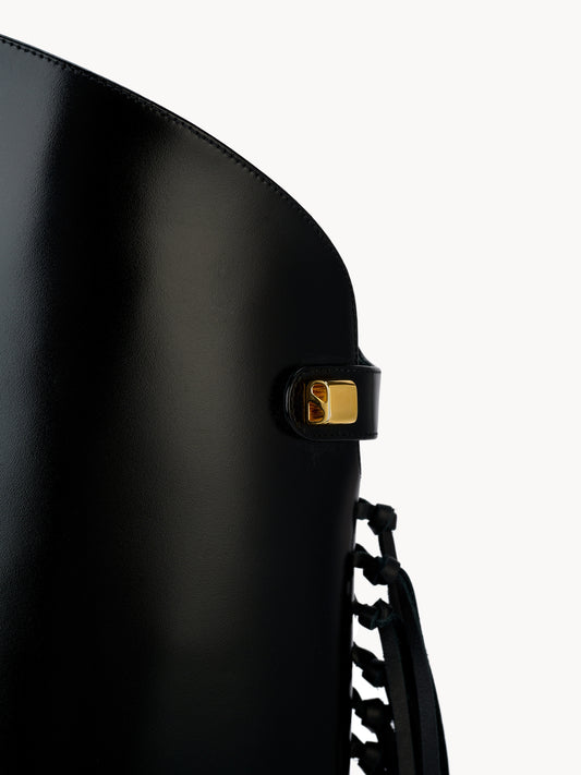Botte de luxe en cuir noir, par Adriana Abascal, princess of savoy, princesa de italia