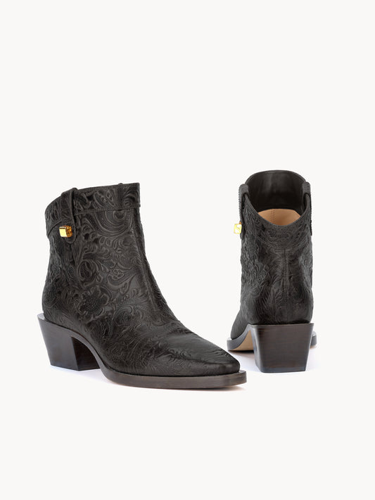 Casual elegant western boots by Adriana Abascal Emanuele filiberto