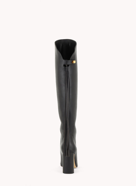 Trendy fringes boots in black leather Maison skorpios by adriana abascal Emanuele filiberto