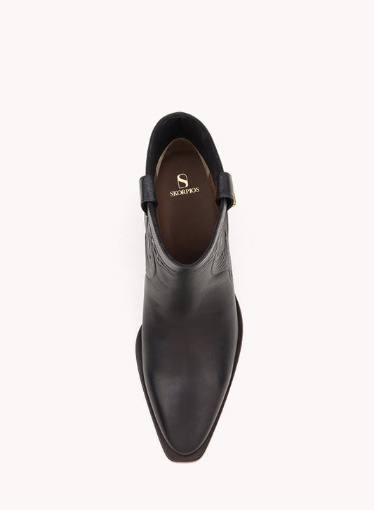 low black worked embossed leather boots maison skorpios by adriana abascal Filiberto de Saboya