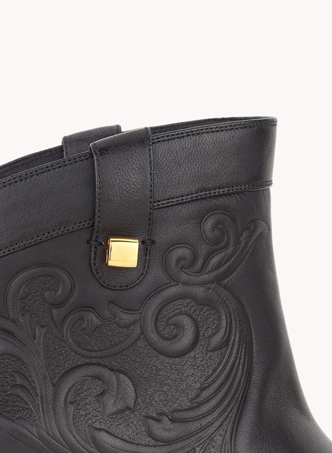 west boots in black embossed leather maison skorpios by adriana abascal Filiberto de Saboya