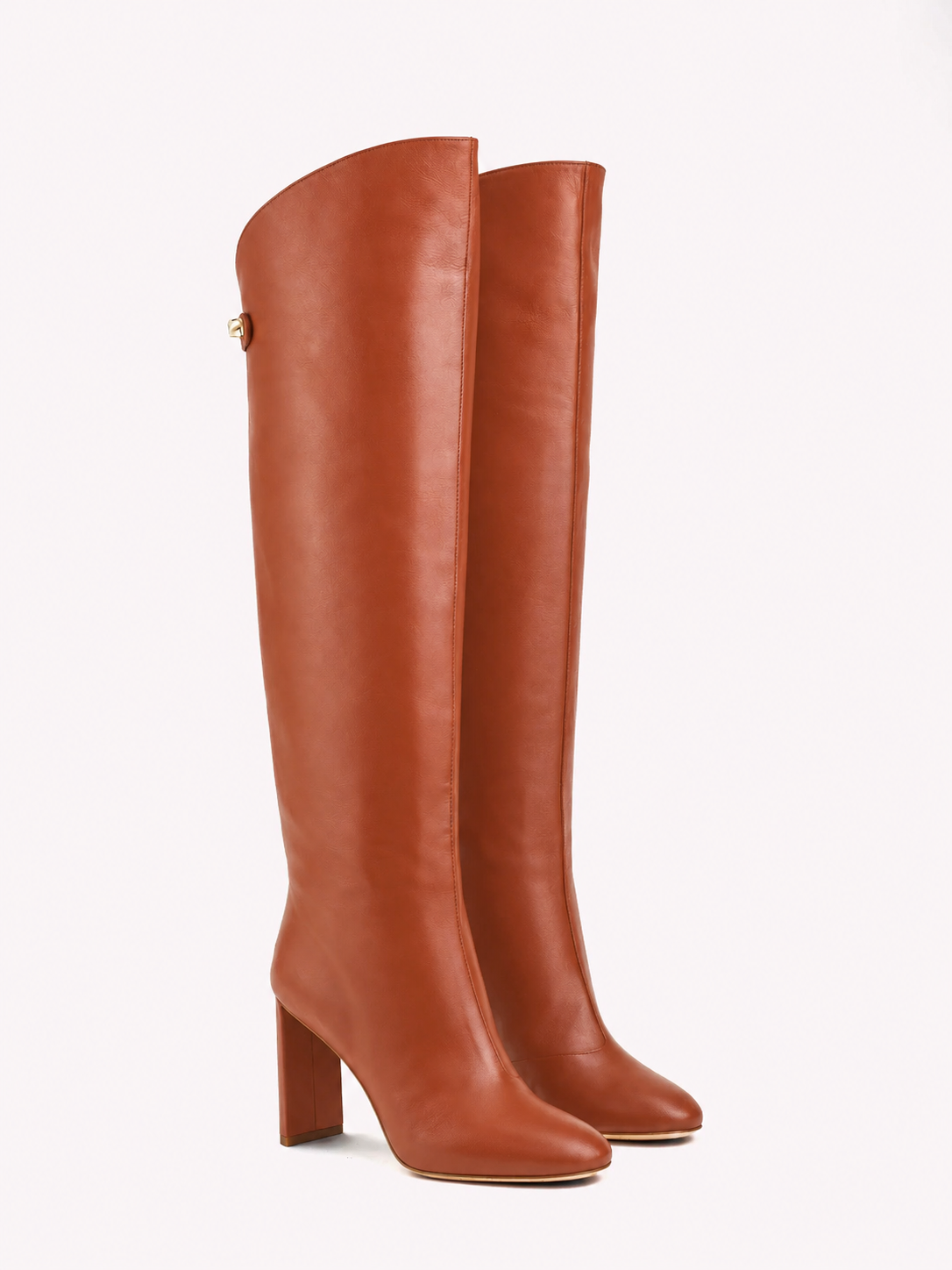 Bottes à talons Carolina en cuir nappa cognac - Maison Skorpios par Adriana Abascal