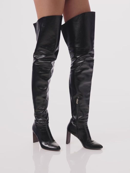 Cuissardes de luxe en cuir noir par Adriana Abascal, Emanuele filiberto