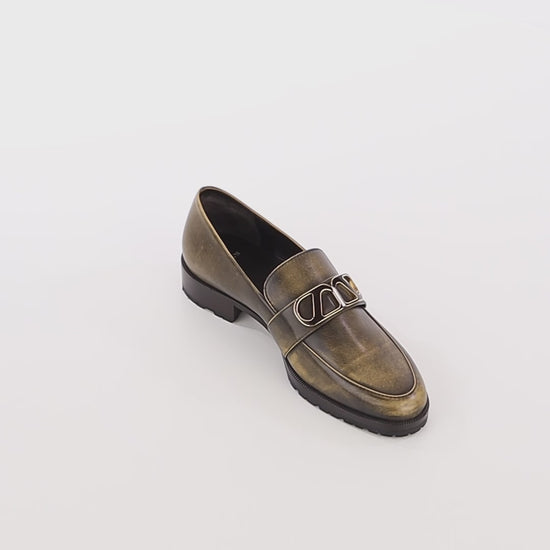 elegant androgynous stylish loafers golden brown brushed leather skorpios