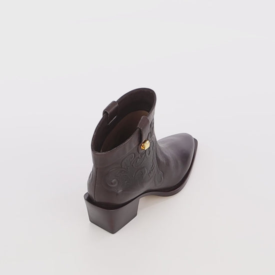 brown western low leather boots maison skorpios by adriana abascal Filiberto de Saboya