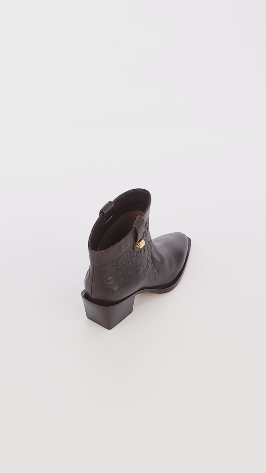 brown western low leather boots maison skorpios by adriana abascal Filiberto de Saboya
