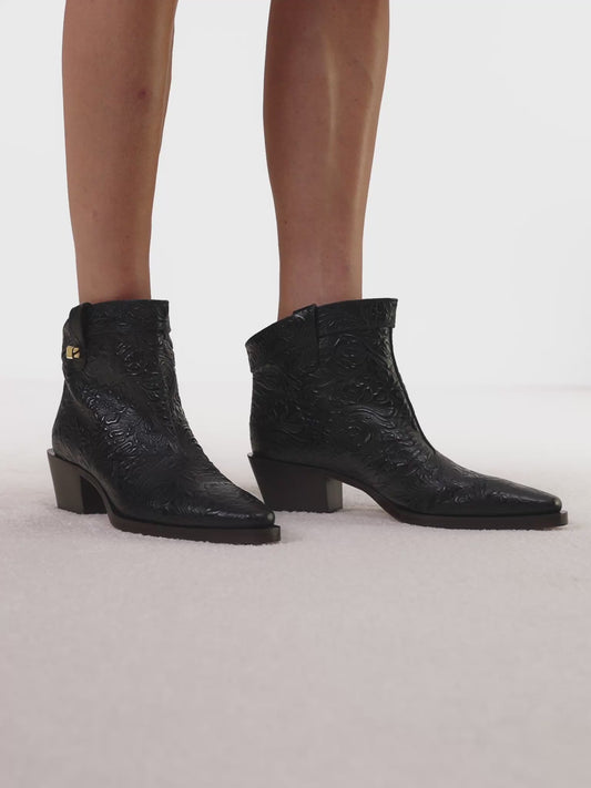 Casual luxury boots in black leather with mid heel by Adriana Abascal Emanuele filiberto
