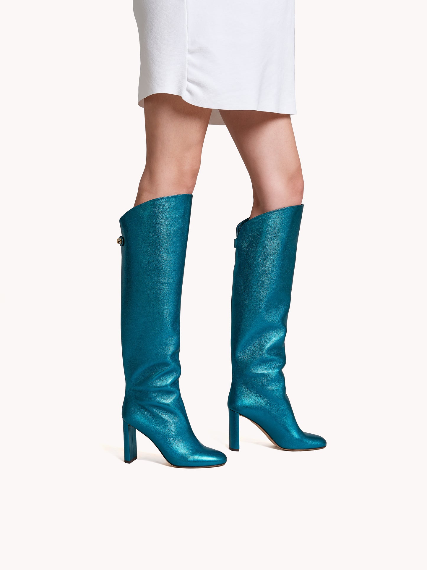 Bottes Adriana en cuir Nappa métallisé bleu et talon haut - Maison Skorpios par Adriana Abascal