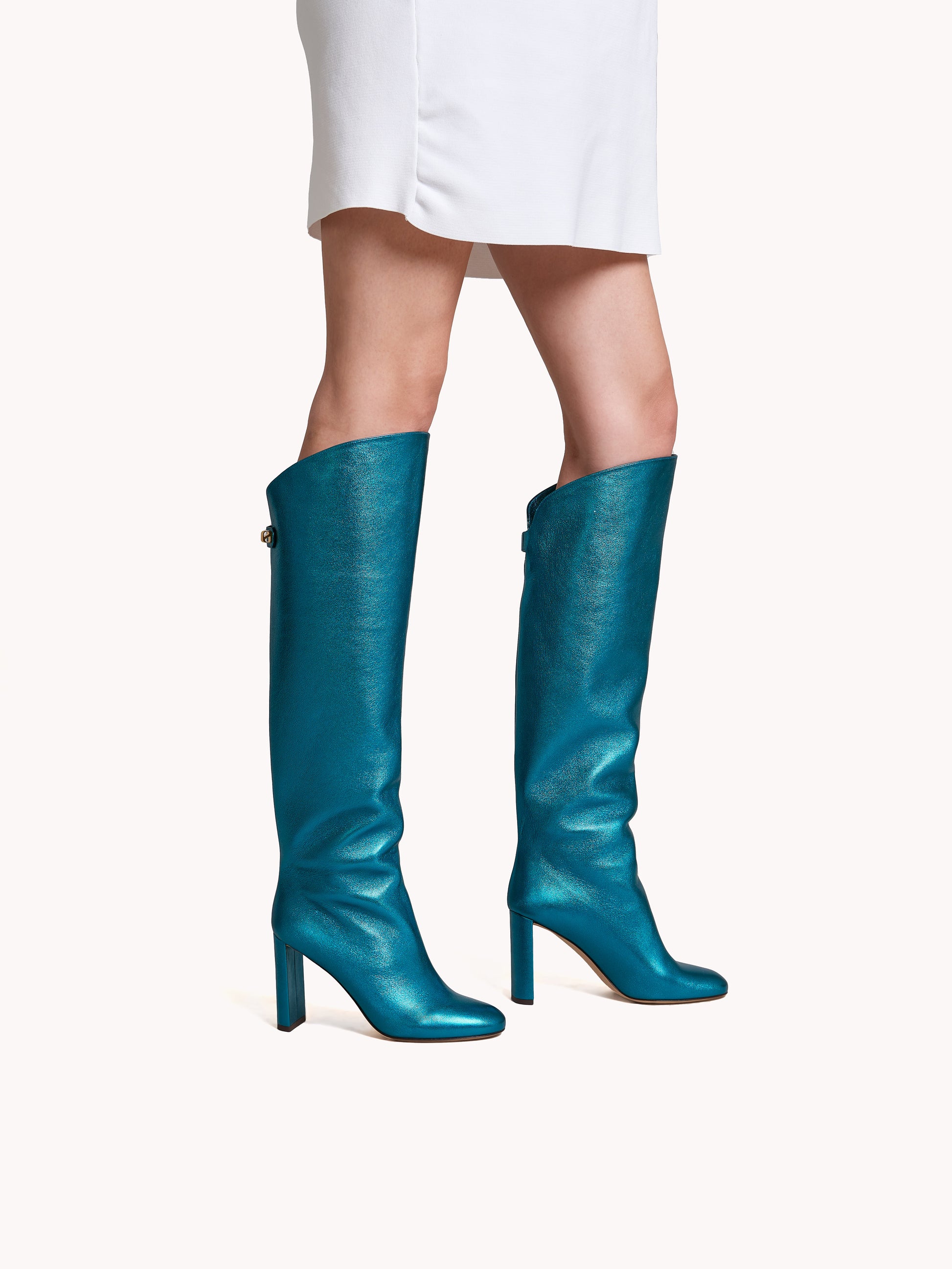 Bottes Adriana en cuir Nappa métallisé bleu et talon haut - Maison Skorpios par Adriana Abascal