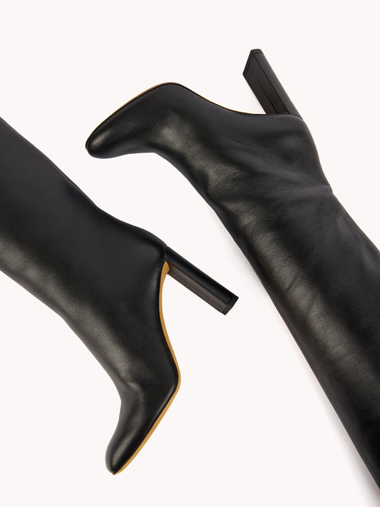 sophisticated black leather boots with comfortable high heels maison skorpios by adriana abascal emanuele filiberto di Savoia 