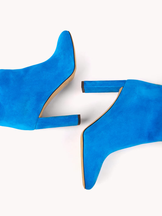 luxury blue suede over the knee boots maison skorpios by adriana abascal Emanuele filiberto
