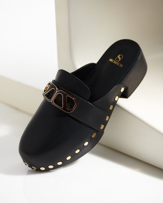 Zoccoli Heidi in pelle nera con borchie - Maison Skorpios di Adriana Abascal