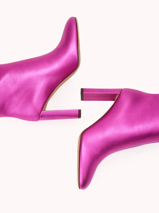 Stivali Marylin sopra il ginocchio in Nappa metallizzata fucsia con tacco alto - Maison Skorpios di Adriana Abascal
