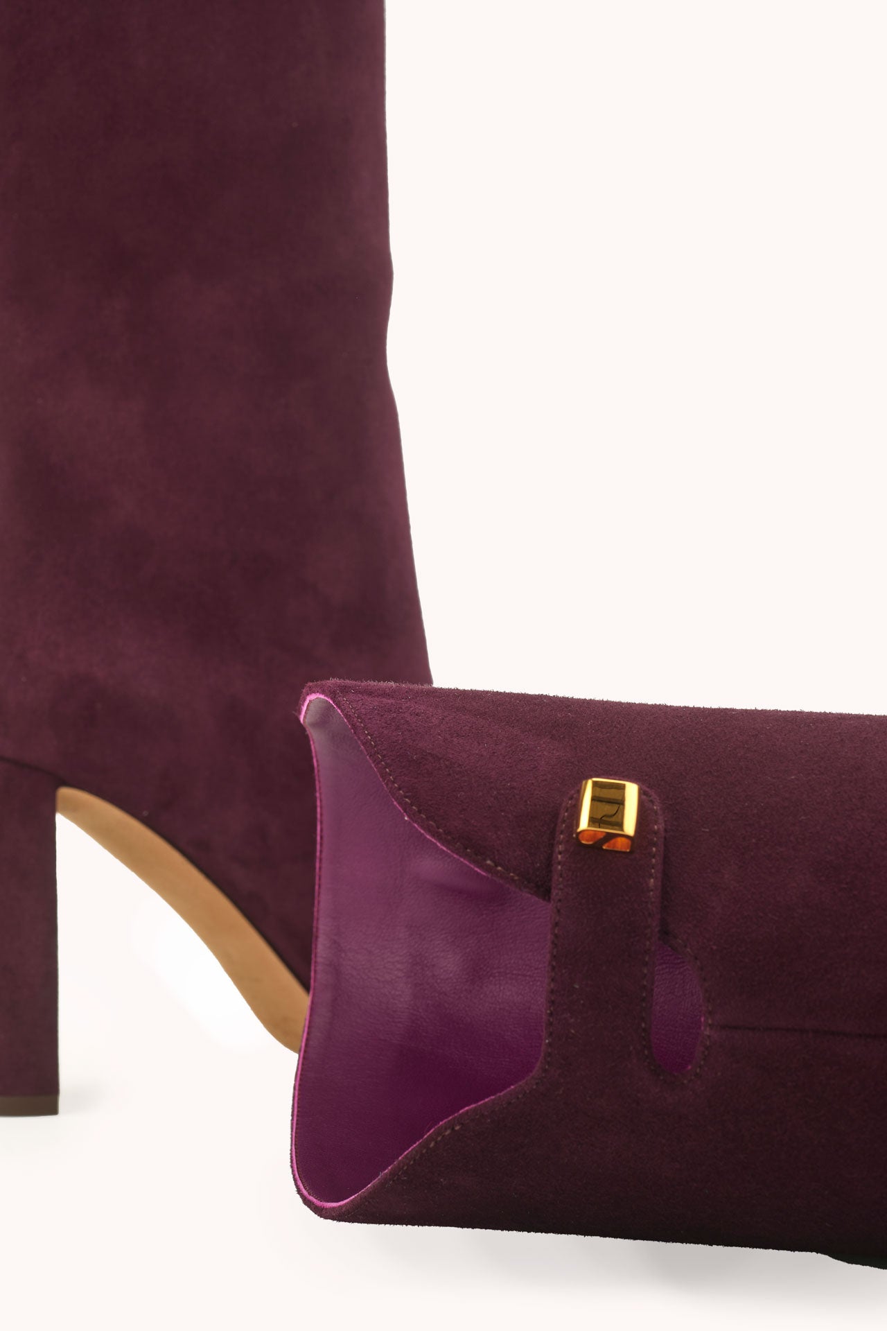Bottes Adriana à talons en daim bordeaux