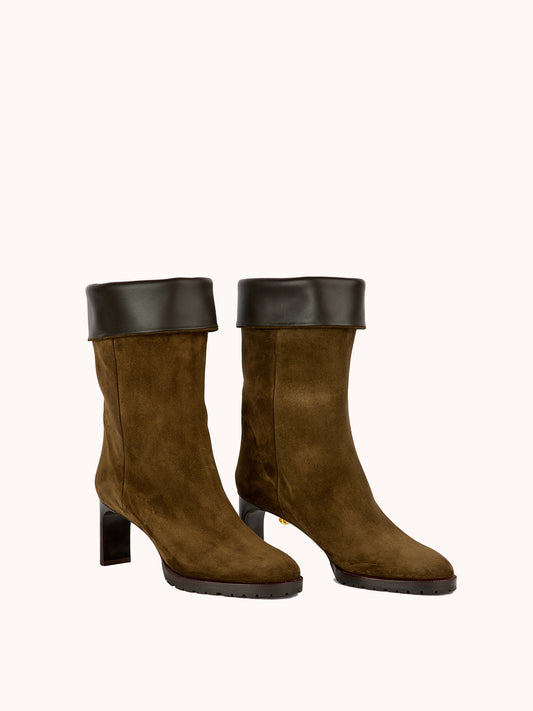 Bottines de luxe en cuir suédé marron et talon moyen maison skorpios by adriana abascal emanuele filiberto di Savoia 