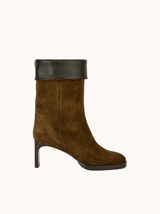 elegant casual and timeless ankle boots in brown suede and mid-heel maison skorpios by adriana abascal emanuele filiberto di Savoia 