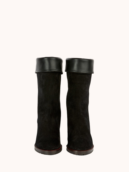 designer boots in casual black suede and mid-heel maison skorpios by adriana abascal emanuele filiberto di Savoia 