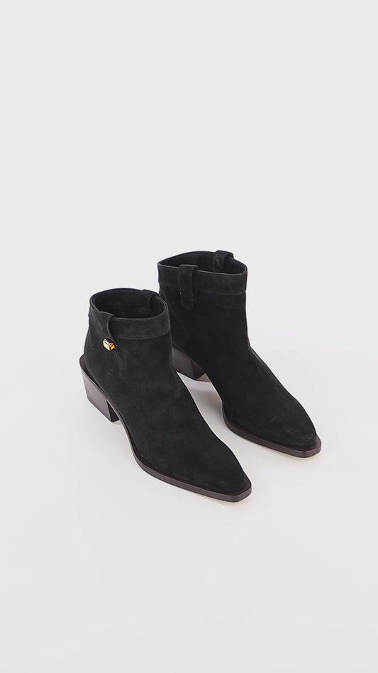 elegant luxury west boots in black suede leather for women made in italy maison skorpios by adriana abascal Emanuele di Savoia 