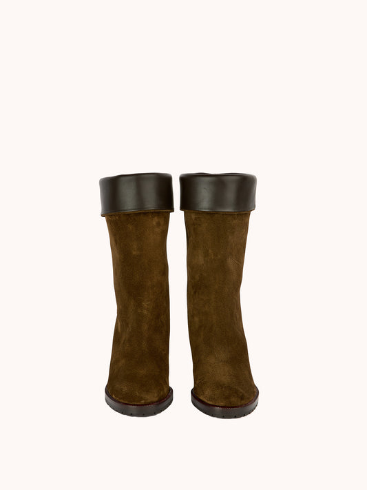 Luxury ankle boots in brown suede leather with comfortable mid-heel maison skorpios by adriana abascal emanuele filiberto di Savoia 